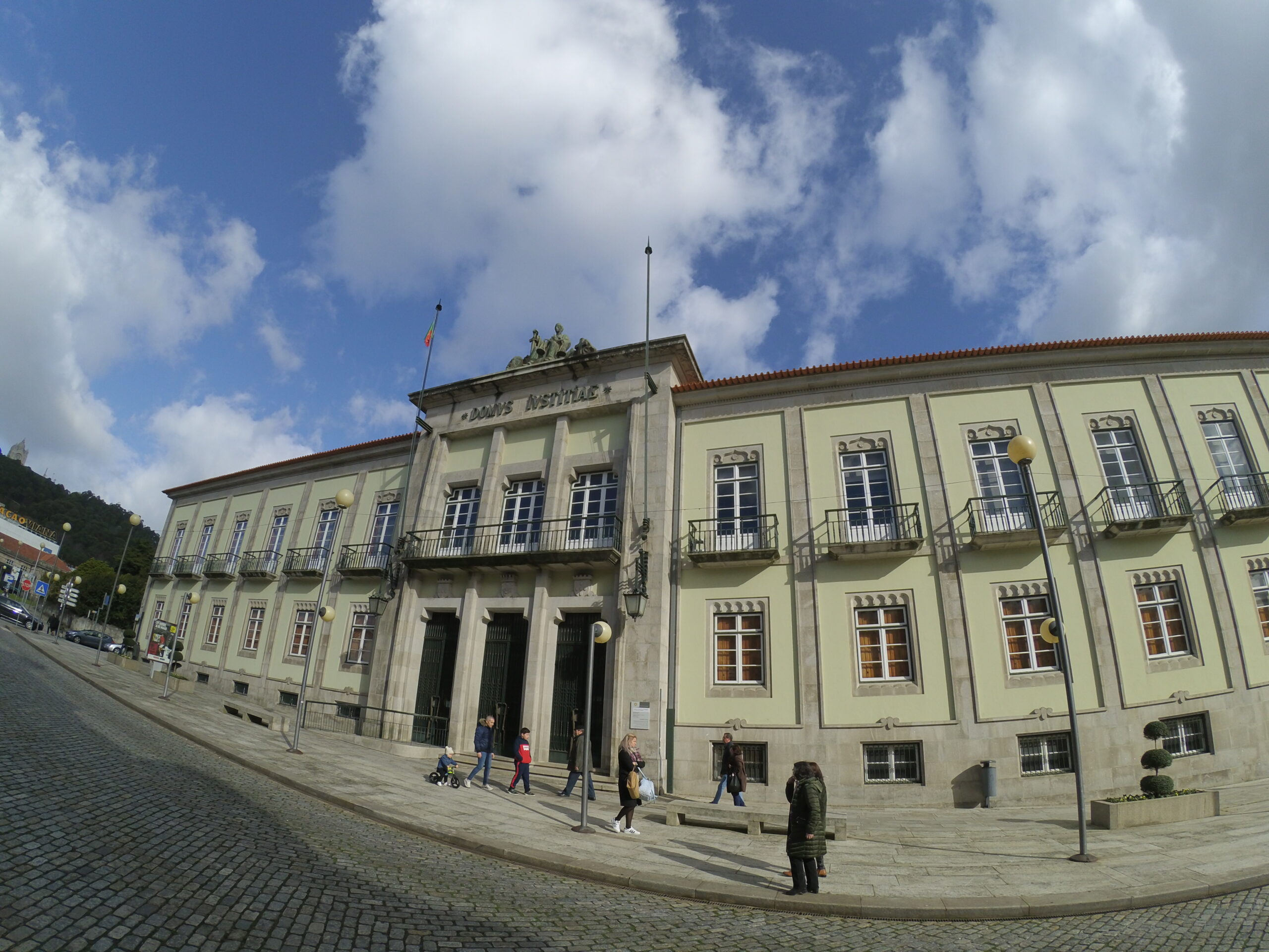 MP pede pena efectiva para explicador de Viana acusado de abusar de menores