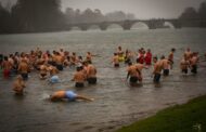 Vila Verde. Perto de uma centena enfrentou a chuva para ‘mergulho no Cávado’ em Prado