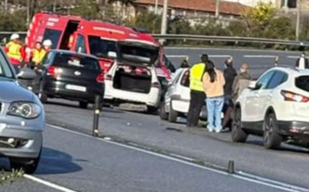 Colisão faz dois feridos em Famalicão