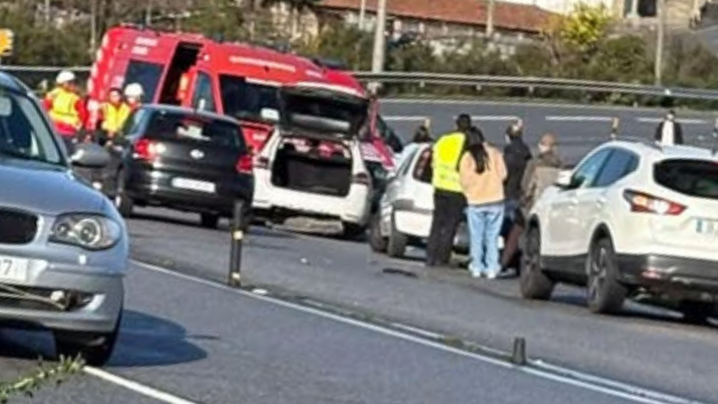 Colisão faz dois feridos em Famalicão