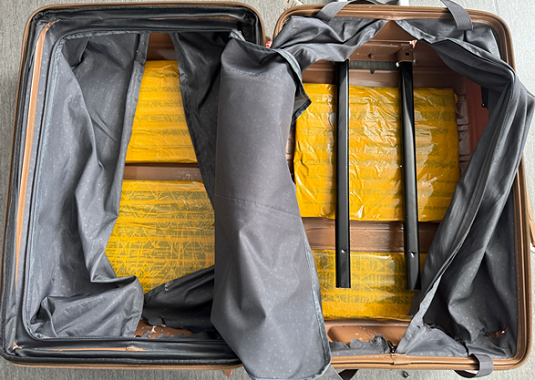 Mulher apanhada no aeroporto de Lisboa com 200 mil doses de heroína