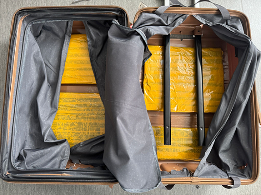 Mulher apanhada no aeroporto de Lisboa com 200 mil doses de heroína