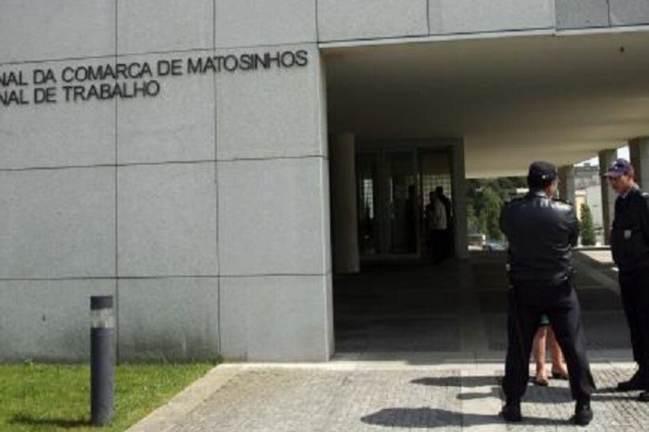 Empresário de Guimarães acusado de recepção de cestas e paletes
