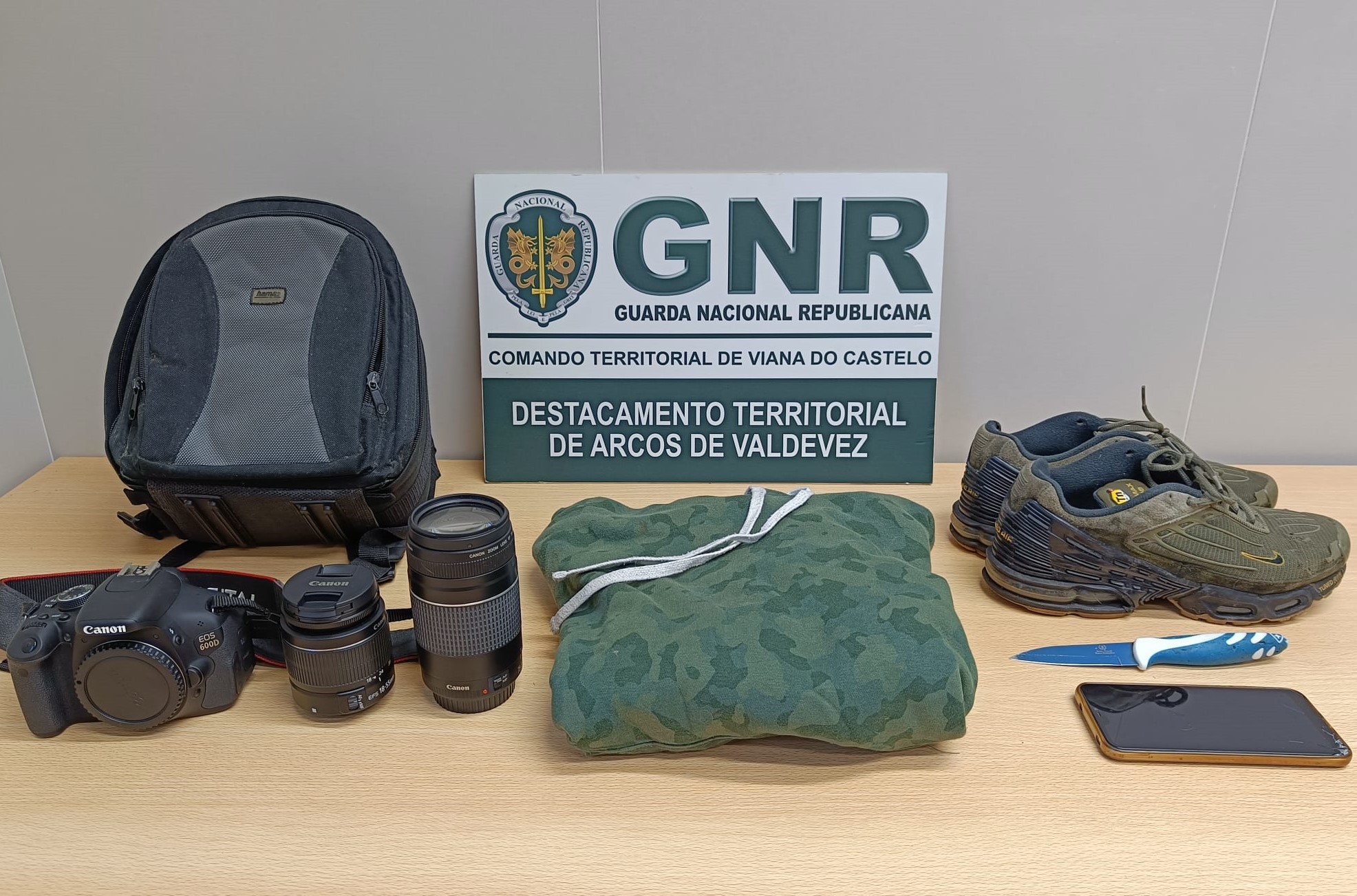 Preventiva para suspeito de roubar sob ameaça de arma branca em Ponte da Barca