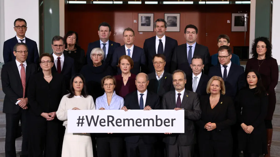 Líderes europeus pedem que memória do Holocausto não desapareça