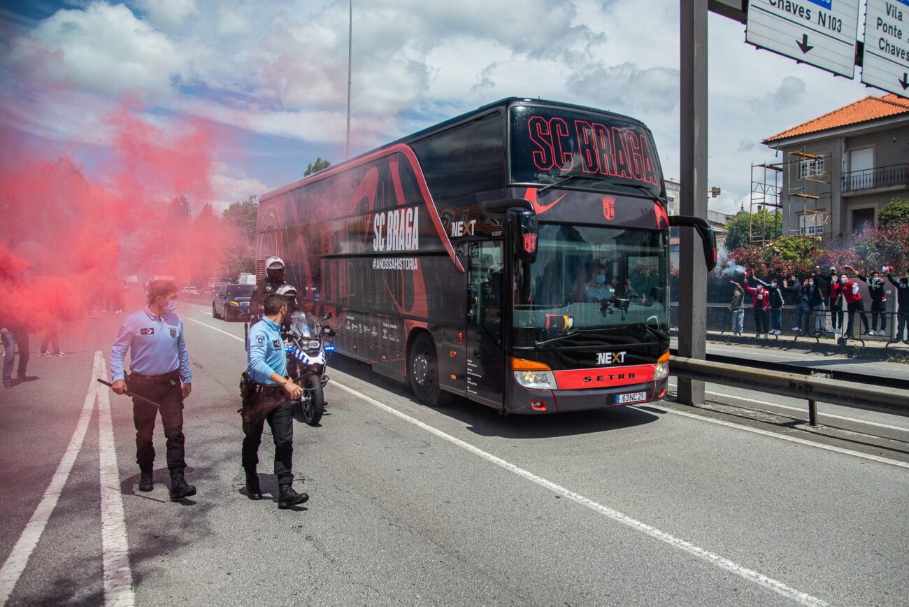 Autocarro do SC Braga apedrejado em Lisboa por grupo de encapuzados