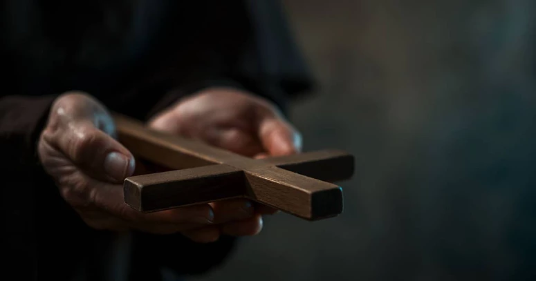 Padre católico condenado a seis anos de prisão por abuso de crianças canadianas