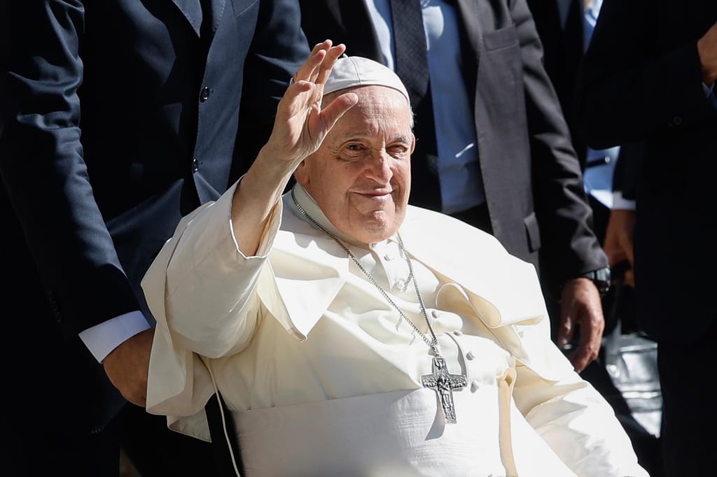 “Quadro complexo”. Papa Francisco com pneumonia bilateral