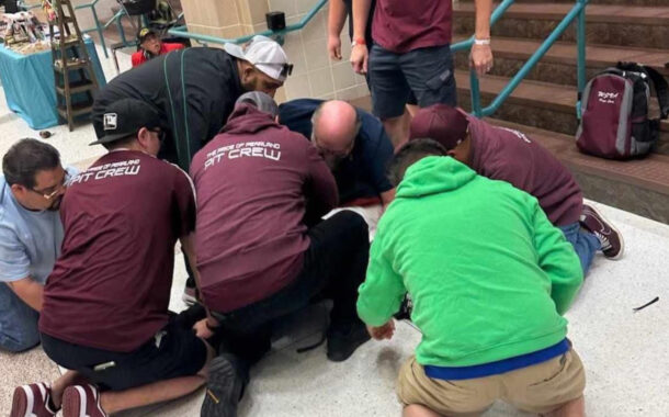 Pais desarmam autor de tiroteio de 83 anos em escola no Texas