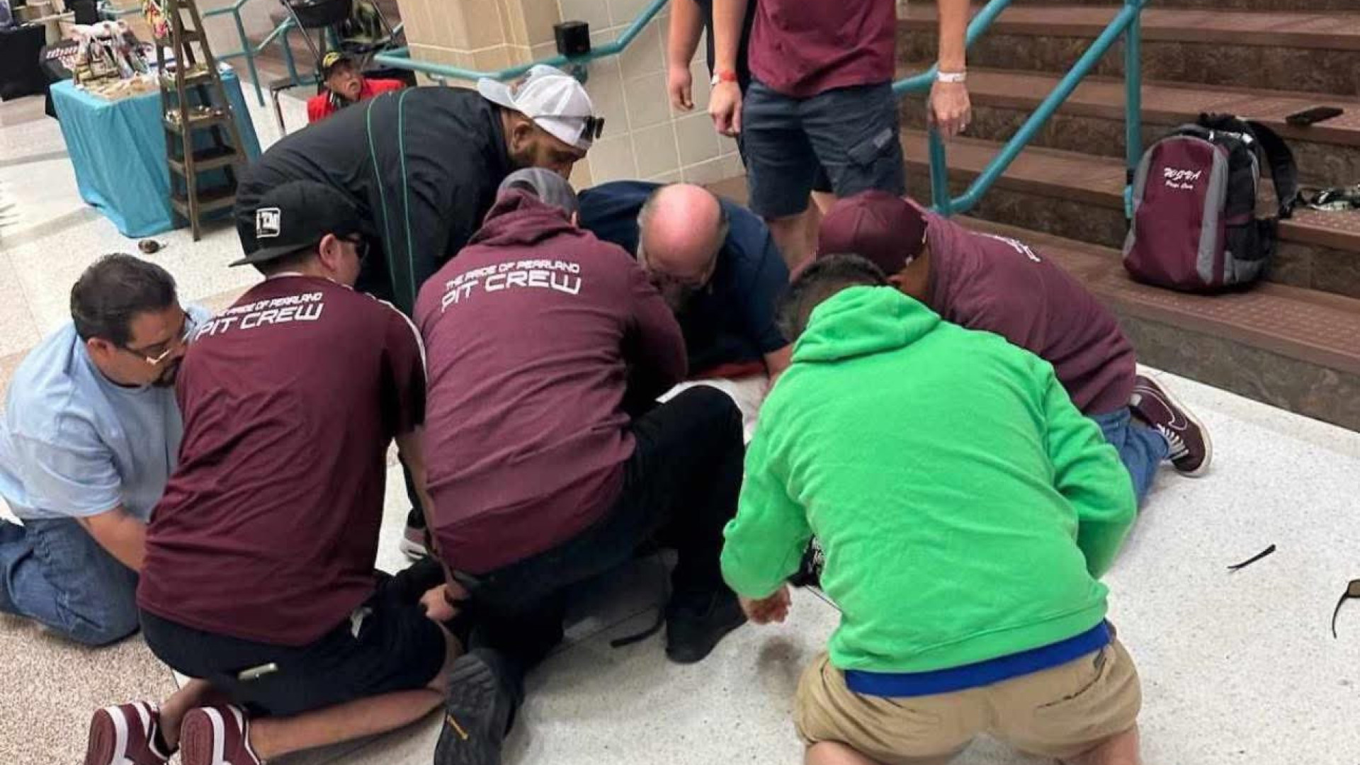 Pais desarmam autor de tiroteio de 83 anos em escola no Texas