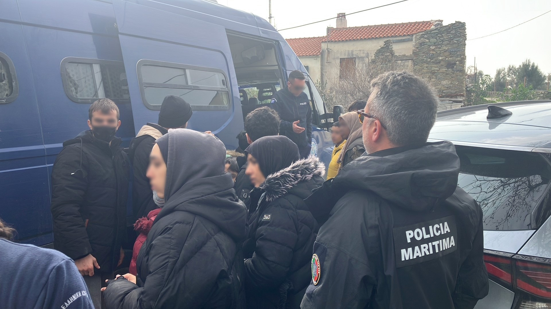 Catorze são crianças. Polícia Marítima resgata 23 migrantes na Grécia