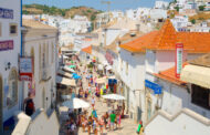Albufeira quer proibir biquínis e calções na via pública para evitar “comportamentos anormais”