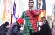 Ronaldo já tem estátua em Nova Iorque ( mas cheia de curiosidades corporais)