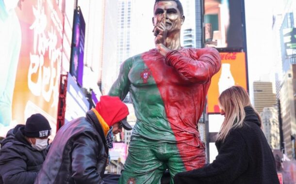 Ronaldo já tem estátua em Nova Iorque ( mas cheia de curiosidades corporais)