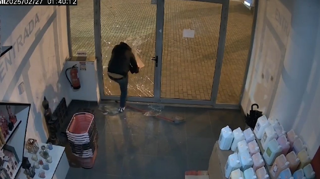 Leva 100 euros. Homem assalta supermercado em Braga