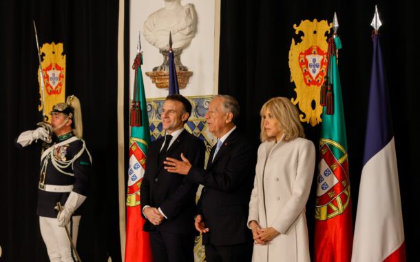 Marcelo condecora Macron com o Grande Colar da Ordem da Liberdade