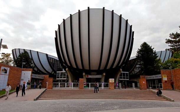 Mais uma universidade francesa dá licença menstrual a estudantes