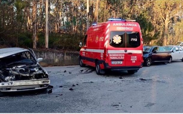 Acidente com cinco viaturas faz dois feridos em Famalicão