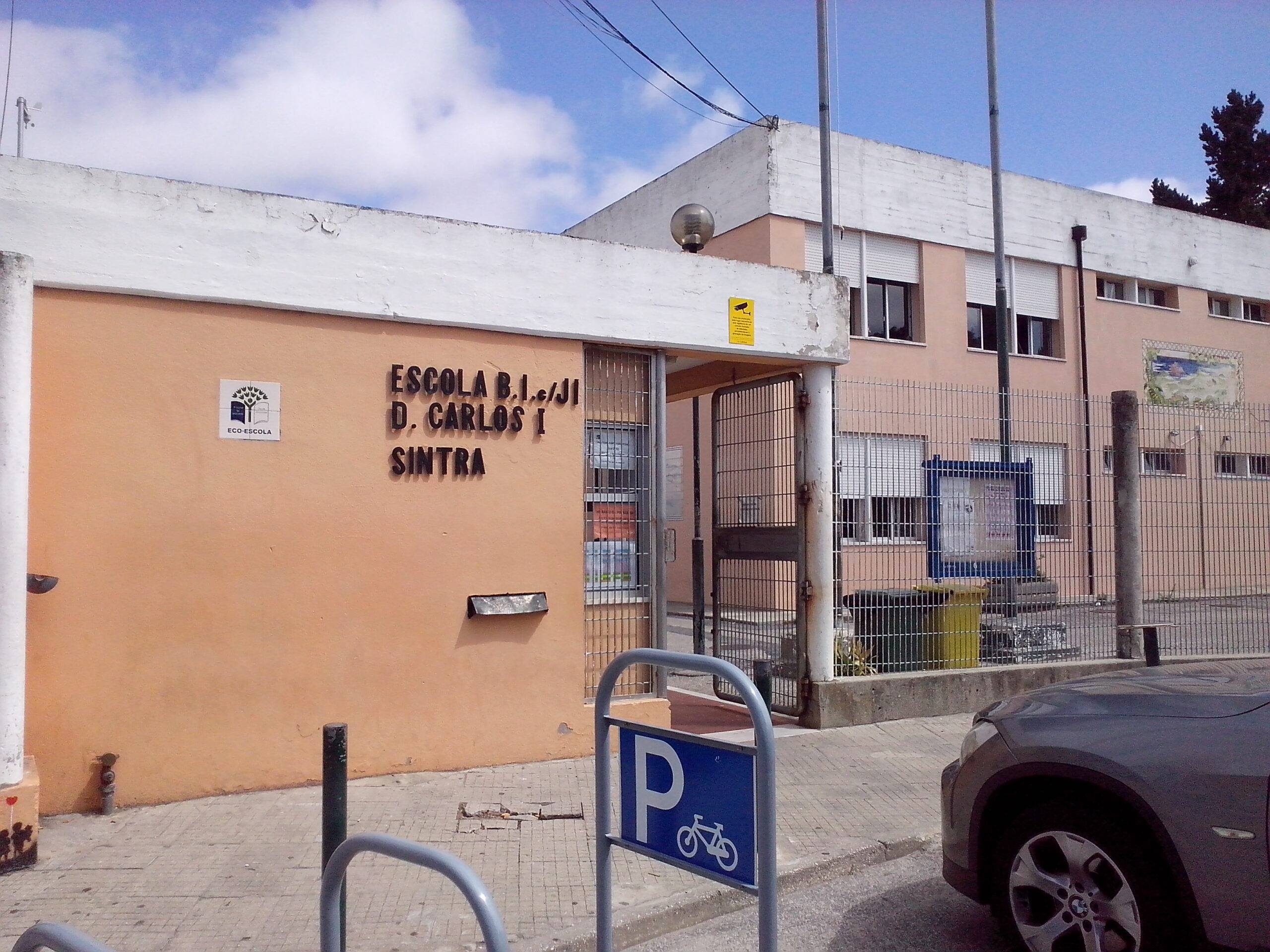 Aluno de 13 anos ameaça colegas e professores com arma branca