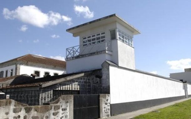 Reclusos da cadeia de Braga queixam-se da violação do direito a visitas íntimas