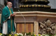 “Há novos muros a serem erigidos”, alerta Papa pela voz de Tolentino de Mendonça