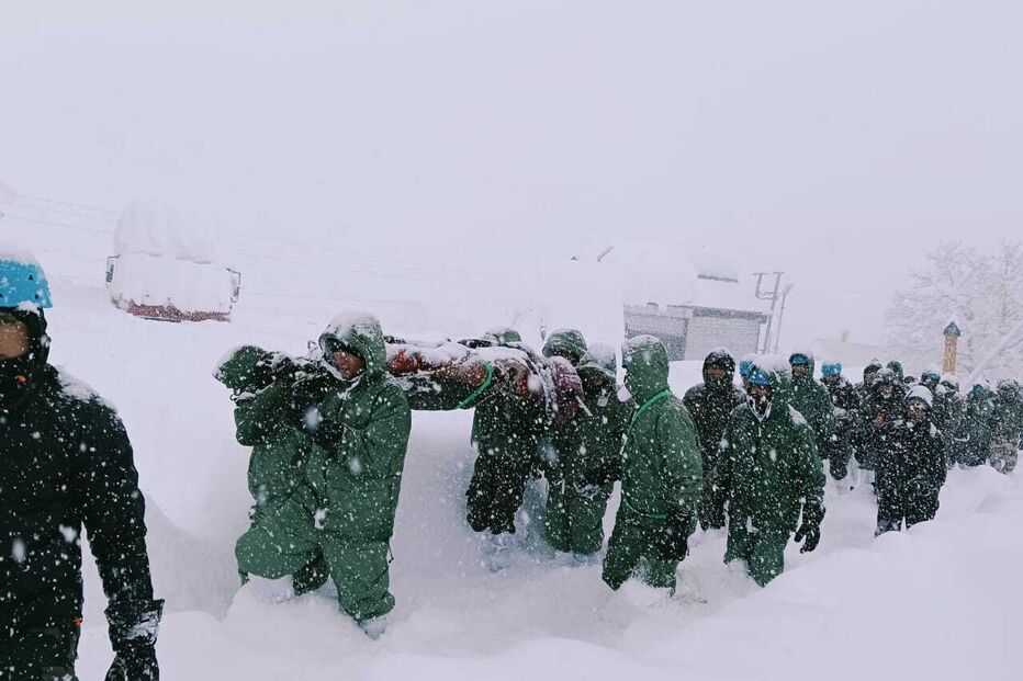 Pelo menos 41 pessoas desaparecidas em avalanche nos Himalaias