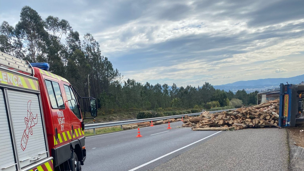 Ponte de Lima. Despiste seguindo de capotamento faz um ferido na A3