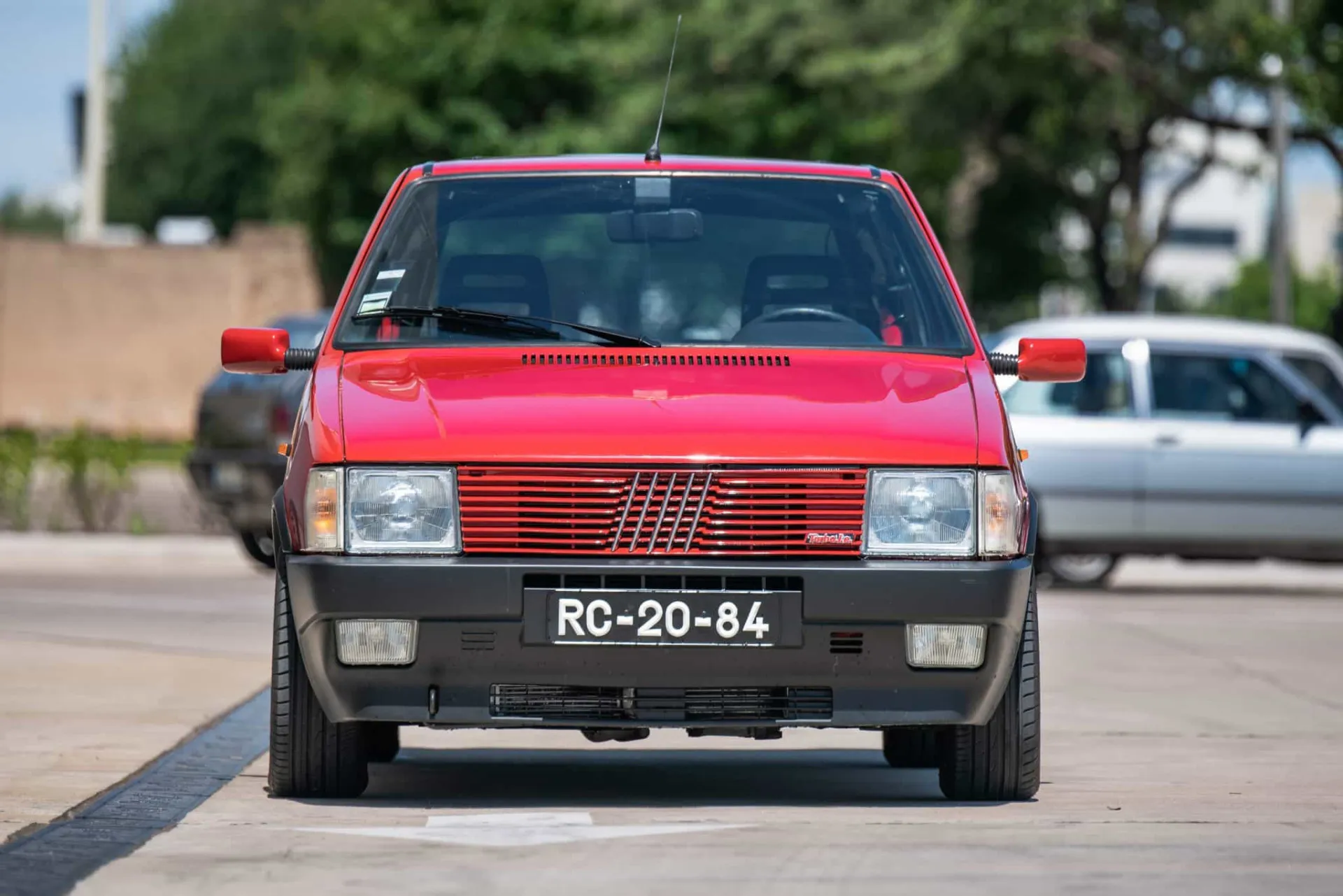 Foi licitado 29 vezes. Um dos Fiat Uno mais caros de sempre é português