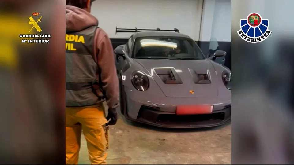 Apanhados carros de luxo modificados para transportar droga com destino a Portugal