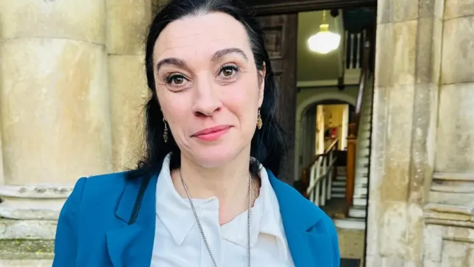 Natural de Viana. Carla Barreto é a primeira mulher portuguesa eleita “mayor” no Reino Unido