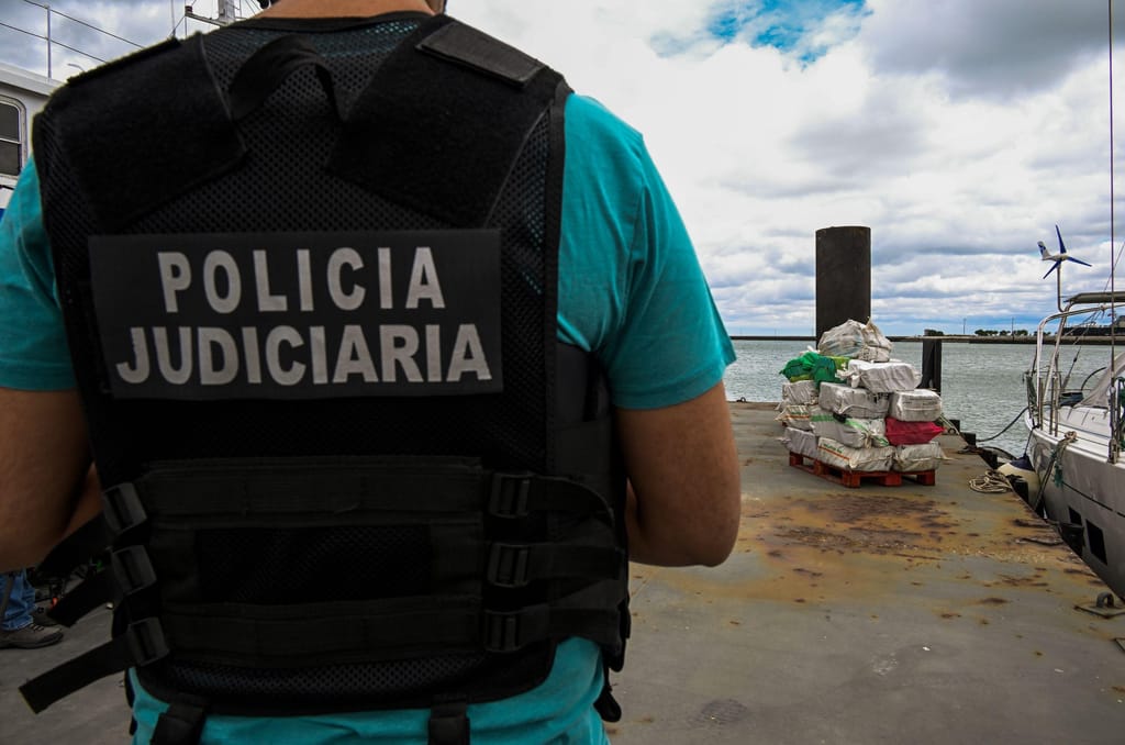 PJ detém membro do PCC com armas de guerra em casa no Montijo