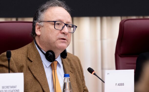 Assis desafia PS a apresentar moção censura se a de confiança não avançar
