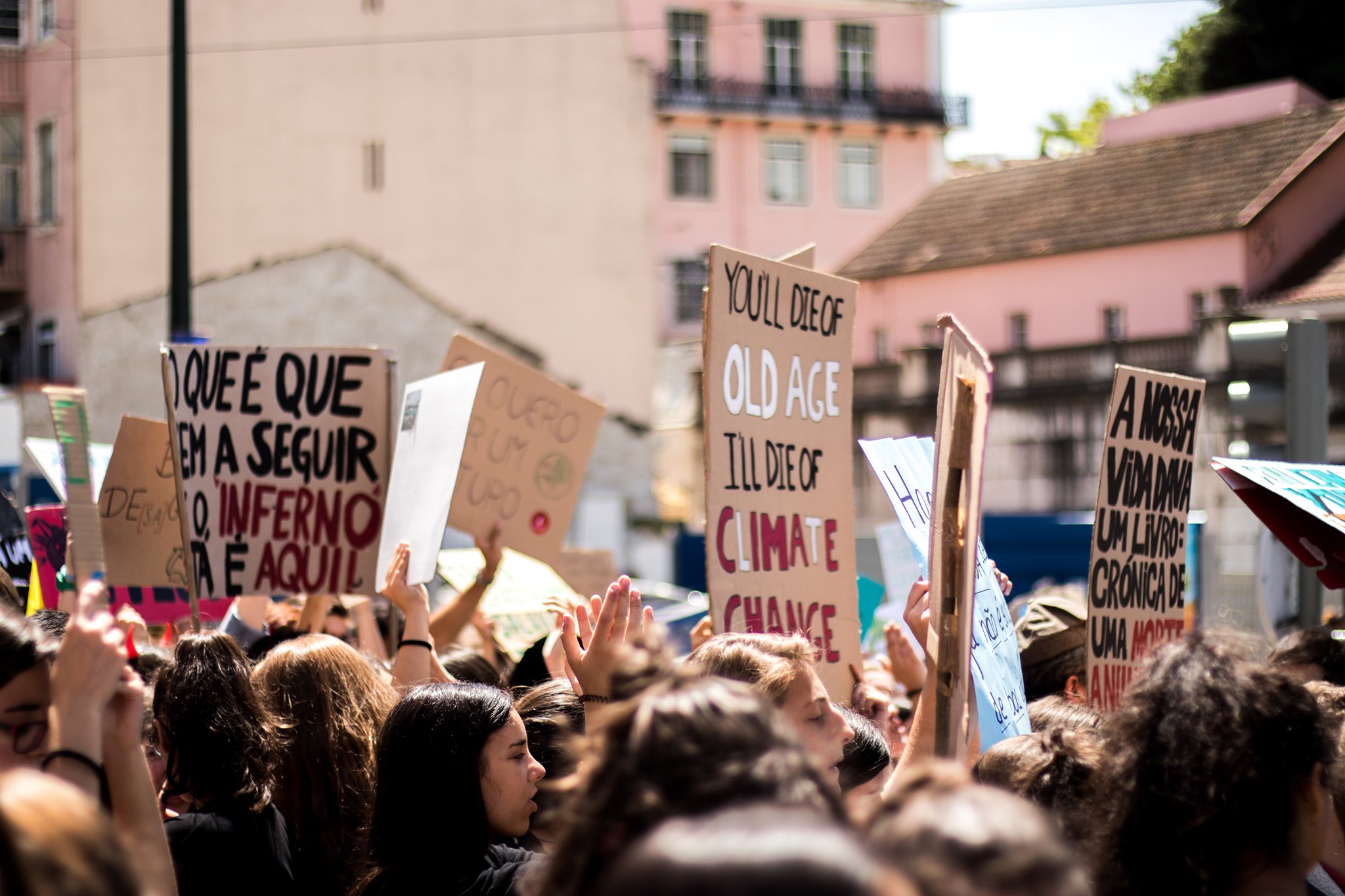 Estudantes pelo fim ao fóssil marcham até ao Parlamento em abril