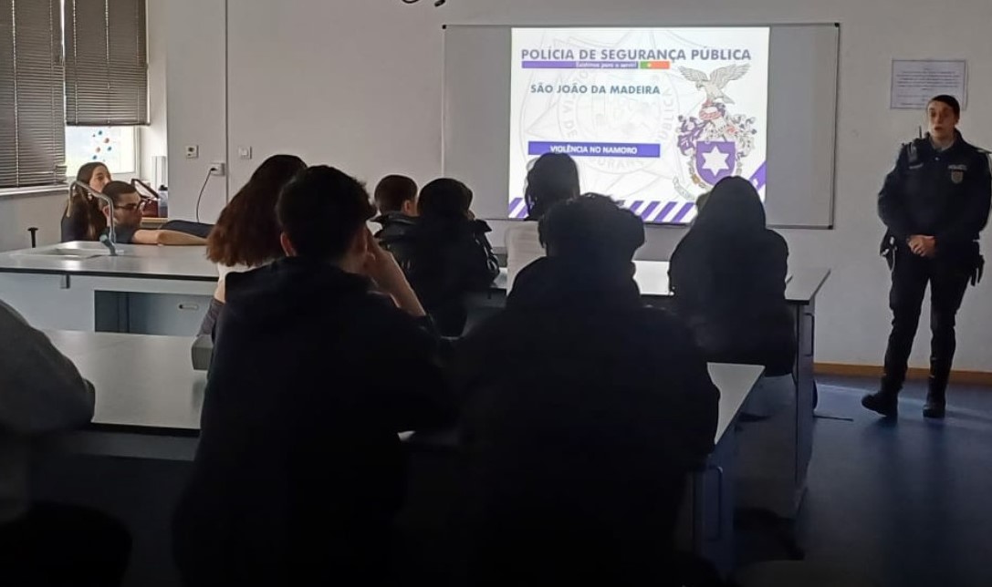 Operação Viagem de Finalistas. PSP nas escolas para alertar para consumo excessivo de álcool e drogas