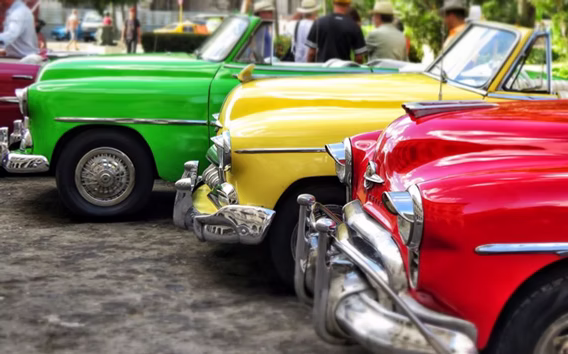 Carros clássicos passeiam este domingo por Paredes de Coura