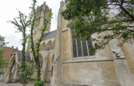 Corpo de bebé recém-nascido encontrado junto a igreja em Londres
