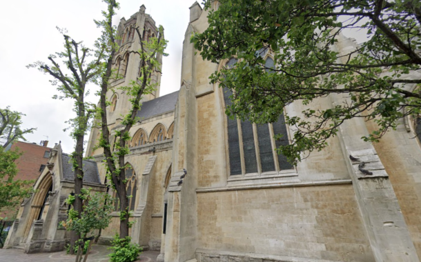 Corpo de bebé recém-nascido encontrado junto a igreja em Londres