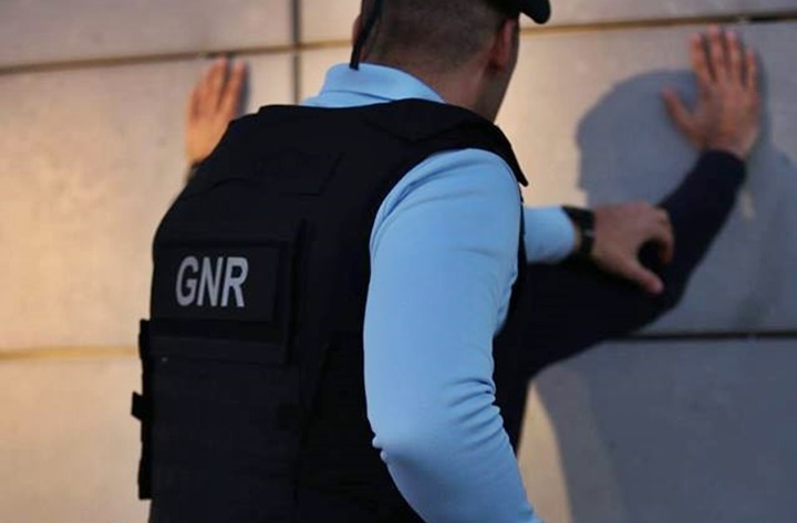 Detido por furto em veículo em Vila Nova de Cerveira