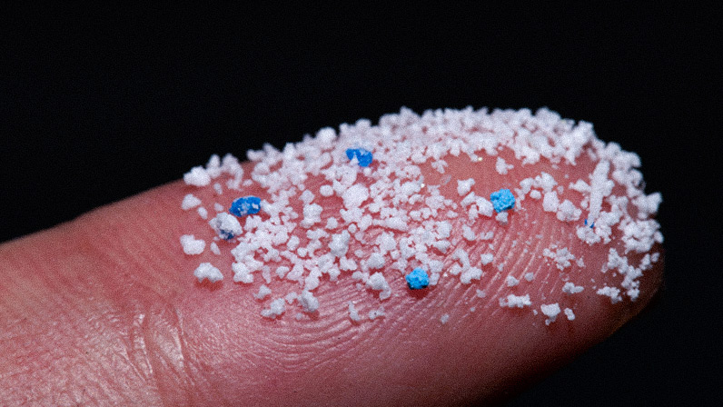 Níveis preocupantes de microplásticos descobertos em tecido cerebral humano, associados à demência