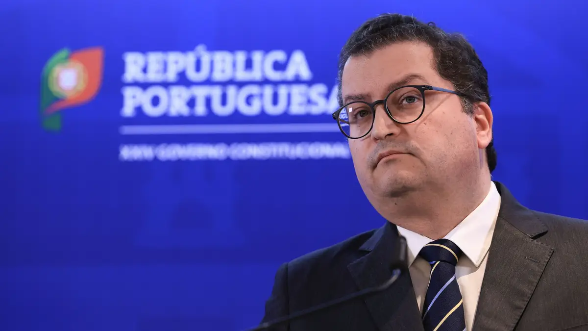 “Superavit robusto permite continuar a reduzir a dívida pública de forma consistente”, diz Governo