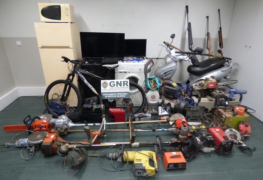 GNR detém homem por posse de armas proibidas e apreende material furtado