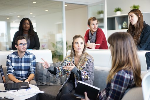 Há mais mulheres a liderar em Portugal, mas diferença salarial entre géneros intensifica-se