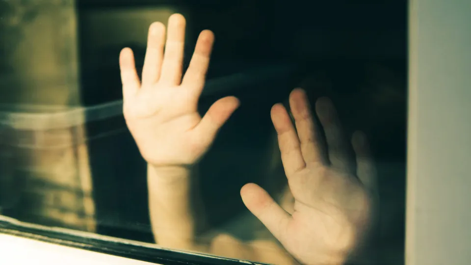Investigada em Espanha por deixar filhos sozinhos em casa para ir a festa