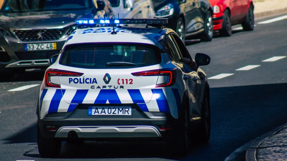 Homem baleado no joelho e nádega no Porto