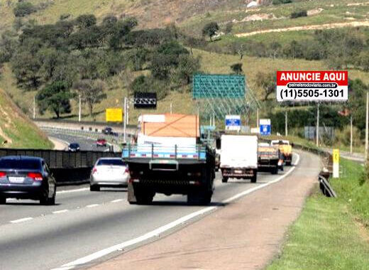 Infra-estruturas de Portugal abre caça aos painéis publicitários
