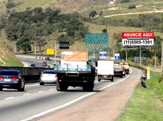 Infra-estruturas de Portugal abre caça aos painéis publicitários