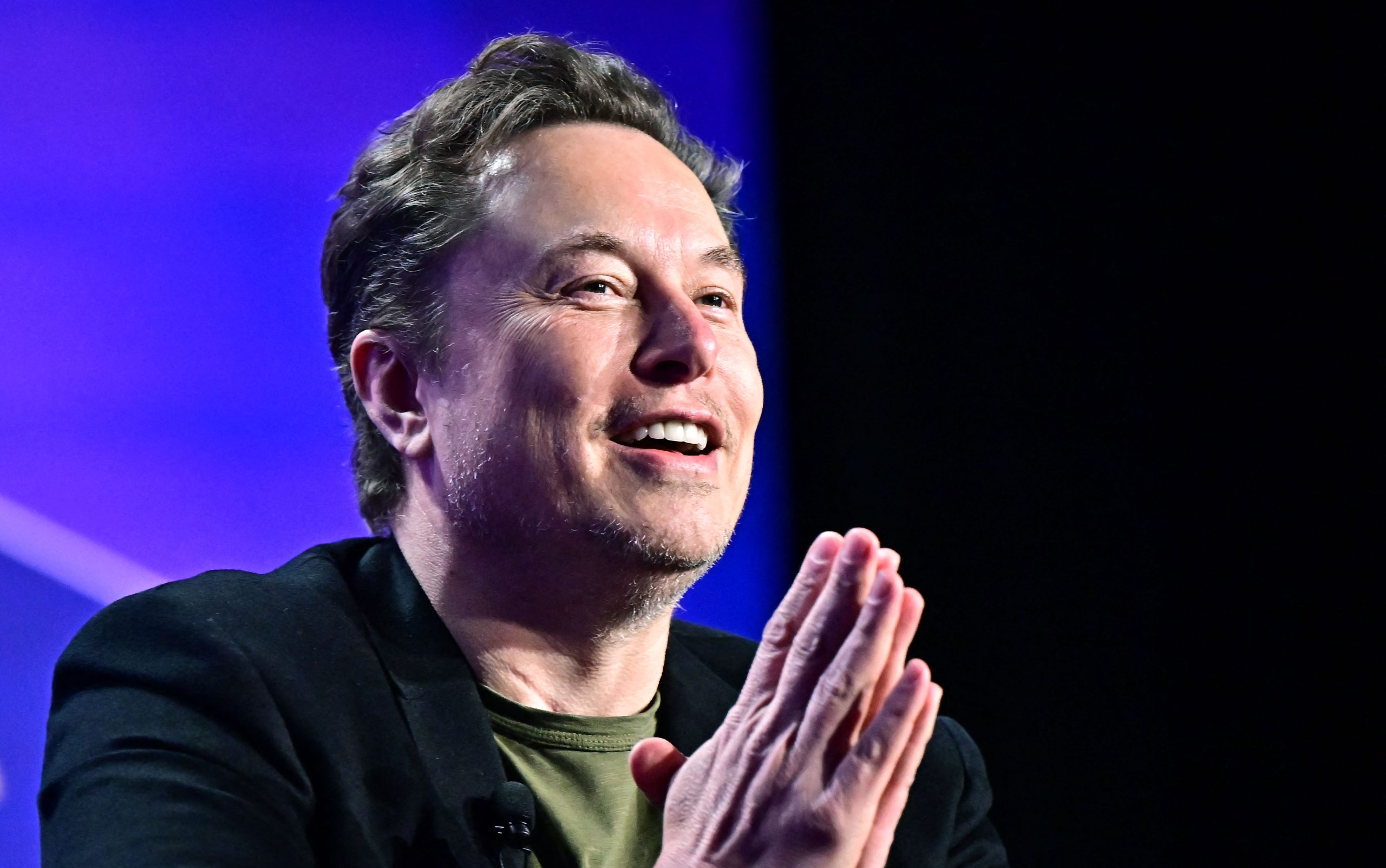 Consultor de Comércio dos EUA é “mais burro que um saco de tijolos”, diz Elon Musk