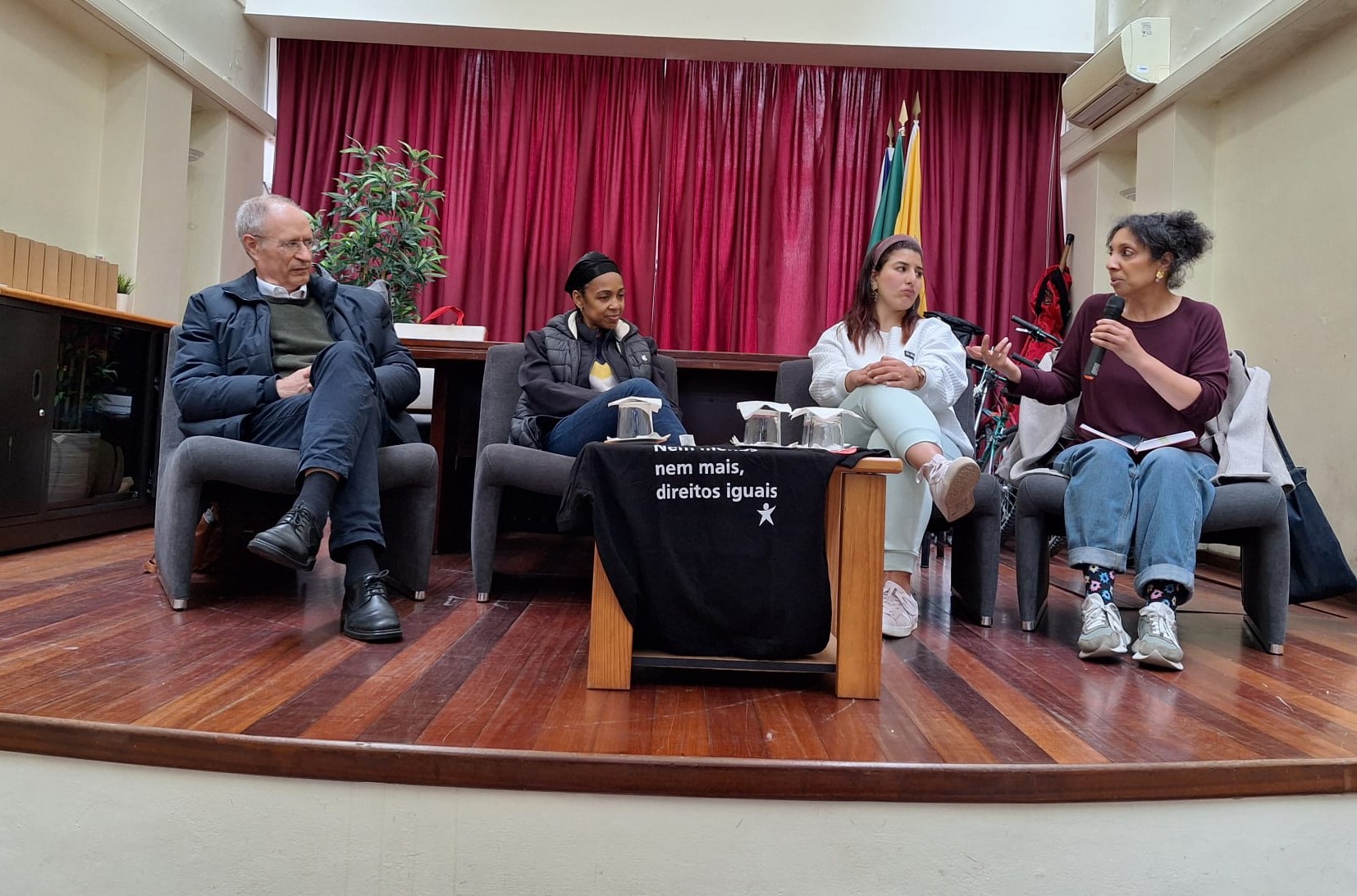 Legislativas. ‘No mundo ninguém é ilegal’, a mensagem de Louçã em Braga
