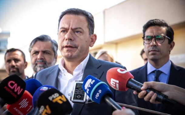 Legislativas. PS apresenta queixa por convite do PSD para militantes cumprimentarem Montenegro