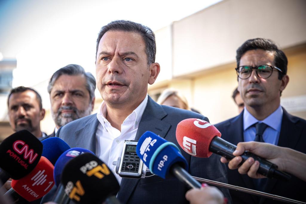 Legislativas. PS apresenta queixa por convite do PSD para militantes cumprimentarem Montenegro